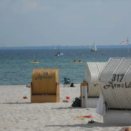 With Beach Chair & Sea بيت للعطل *
